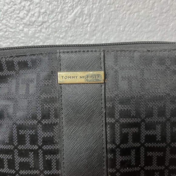 Vintage Tommy Hilfiger Black Crossbody 9x9 with Strap Included Y2K Style - Picture 2 of 8